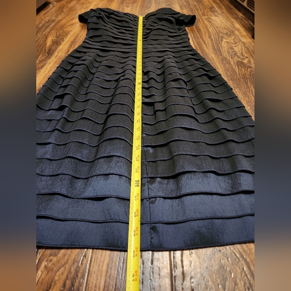 Tadashi Shoji Romantic Dark Blue Tiered Rosette Gown Formal Dress Sz 10 Like New - Picture 8 of 15